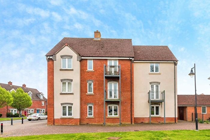 2 Bedroom Flat For Sale In Piernik Close, Swindon, SN25