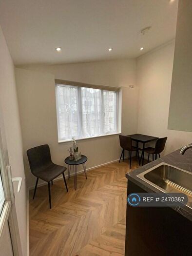 Studio To Rent In Warwick Avenue, Edgware, HA8