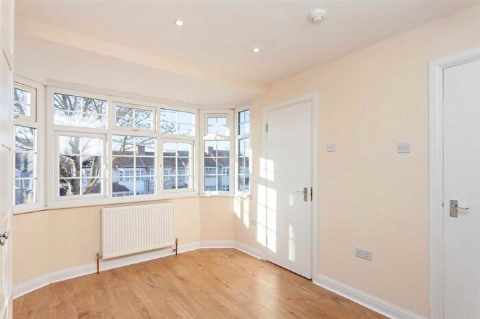 3 Bedroom Flat To Rent In Turner Road, Edgware, London, HA8