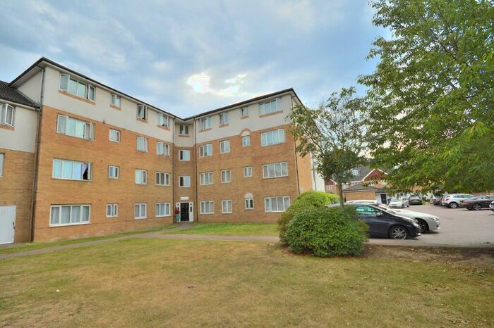 2 Bedroom Flat To Rent In Enstone Road, Enfield, Middlesex, EN3