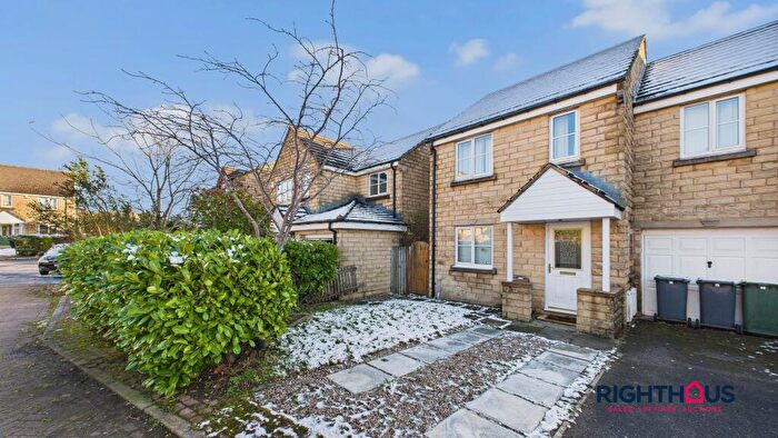 3 Bedroom House For Sale In Siskin Drive, Bradford, BD6