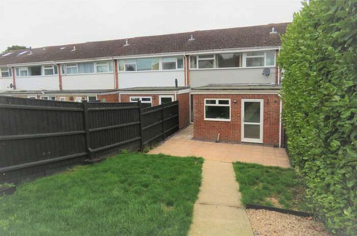 3 Bedroom Property To Rent In Woodvale Gardens, New Milton, BH25