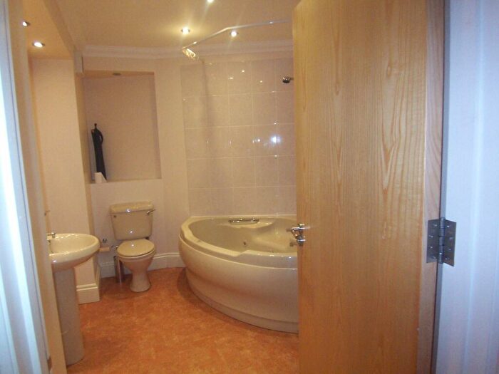 2 Bedroom Apartment To Rent In Newport Road, Barnstaple, Devon, EX32