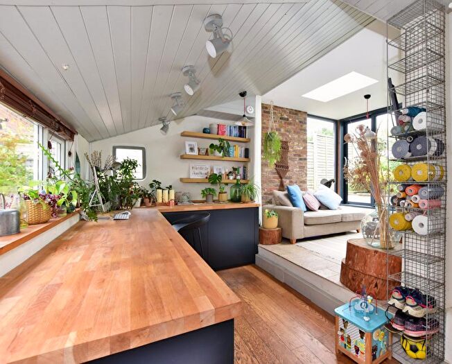 3 Bedroom Terraced House For Sale In Bois Moor Road, Chesham, HP5