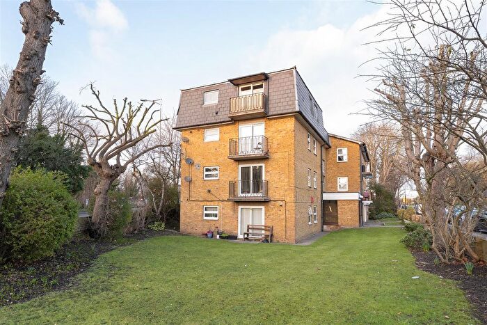 2 Bedroom Flat For Sale In New Wanstead, Wanstead, E11