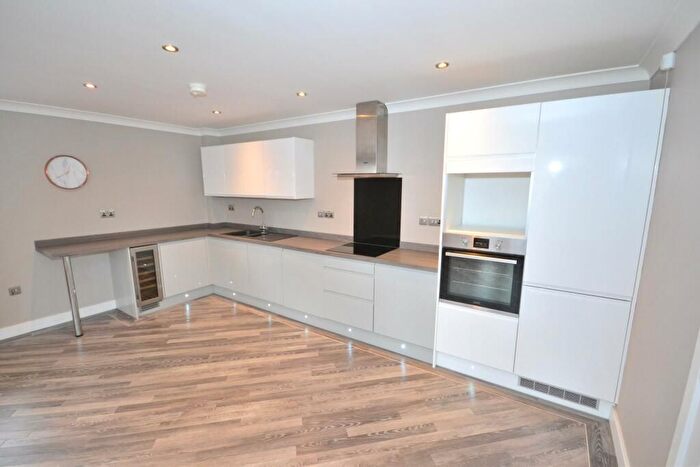 2 Bedroom Flat To Rent In High Street, Egham, TW20