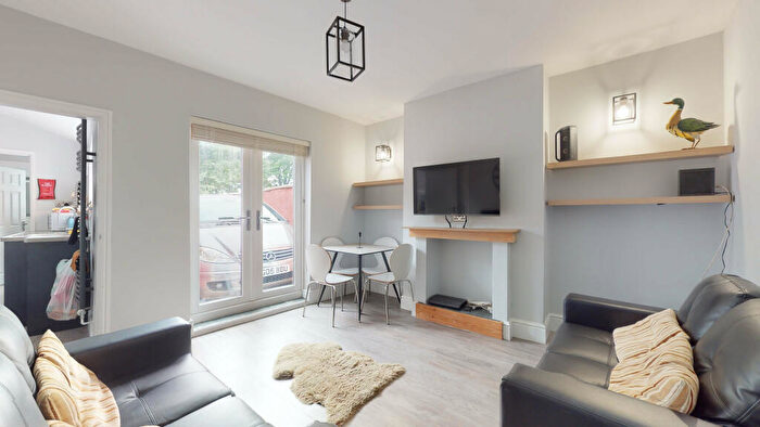4 Bedroom Terraced House To Rent In Carholme Road, - Bed, LN1