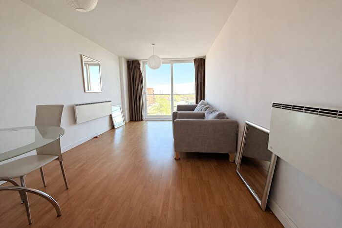 2 Bedroom Flat To Rent In Bedfont Lane, Feltham, TW13