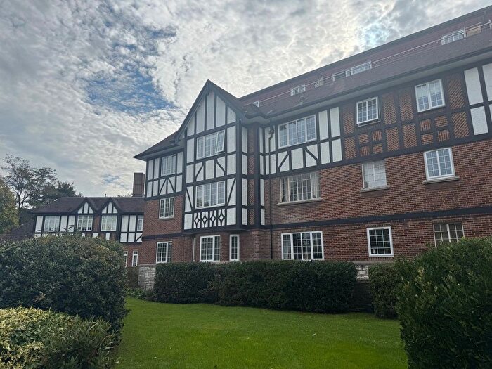 2 Bedroom Flat To Rent In Millbrook Road East, Southampton, Hampshire, SO15