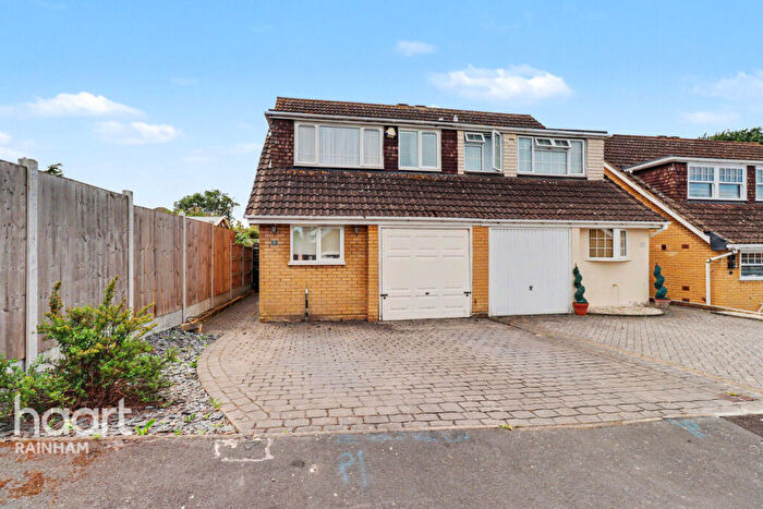 3 Bedroom Semi-Detached House For Sale In Durrants Close, Rainham, RM13