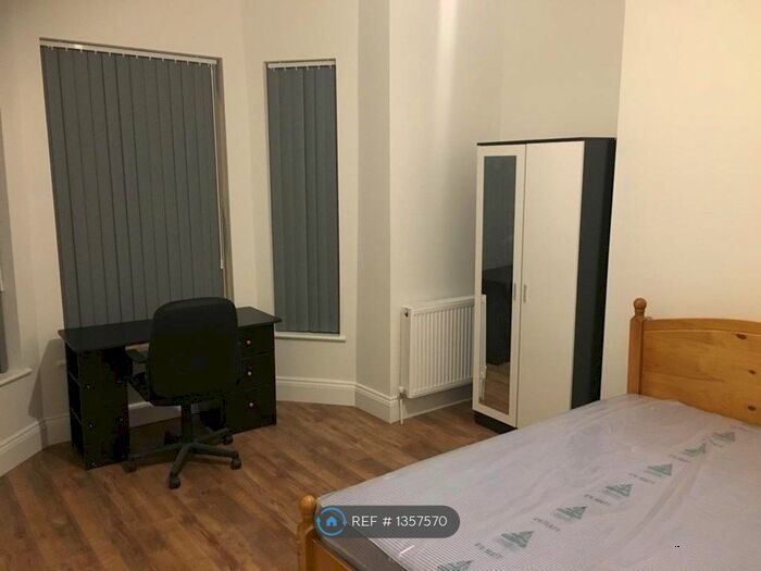 7 Bedroom Terraced House To Rent In Dickenson Road, Manchester, M14