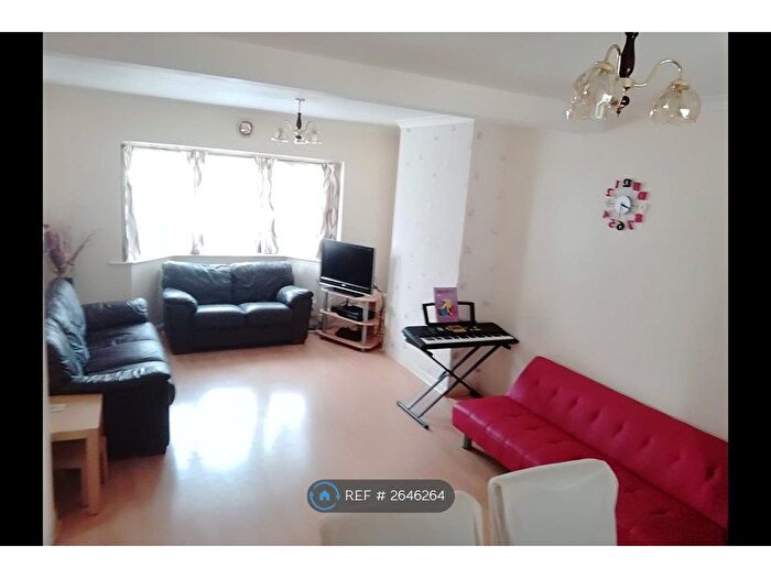 3 Bedroom Semi-detached House To Rent In Elsa Road, Welling, DA16