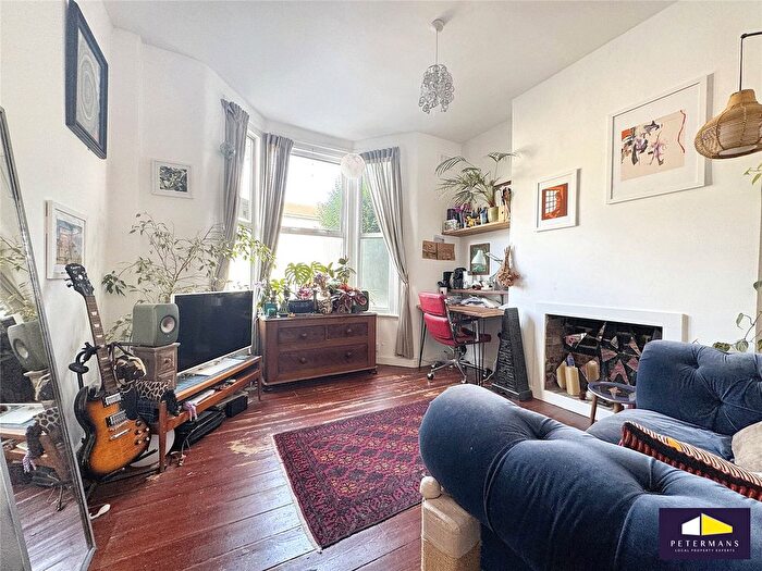 1 Bedroom Flat To Rent In Hollydale Road, Nunhead, London, SE15