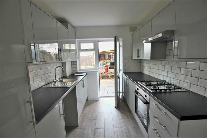 2 Bedroom Flat To Rent In Northumberland Park, Tottenham, London N17