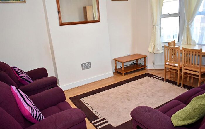2 Bedroom Maisonette To Rent In Byton Road, Tooting Broadway, SW17