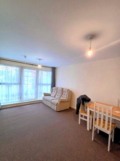 2 Bedroom Flat To Rent In Monarch Way, Ilford, IG2
