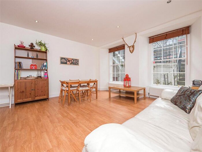 2 Bedroom Flat To Rent In Union Street, Edinburgh, EH1