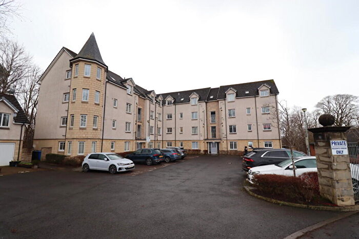 2 Bedroom Apartment To Rent In Quarrywood Court, Livingston, EH54