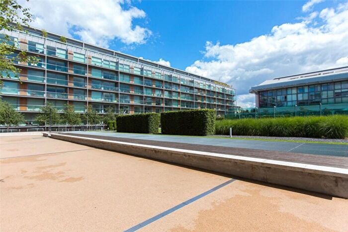 1 Bedroom Apartment For Sale In Highbury Stadium Square, London, N5