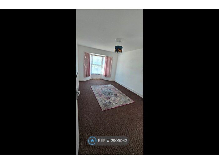 1 Bedroom Flat To Rent In Browning Road, London, E12