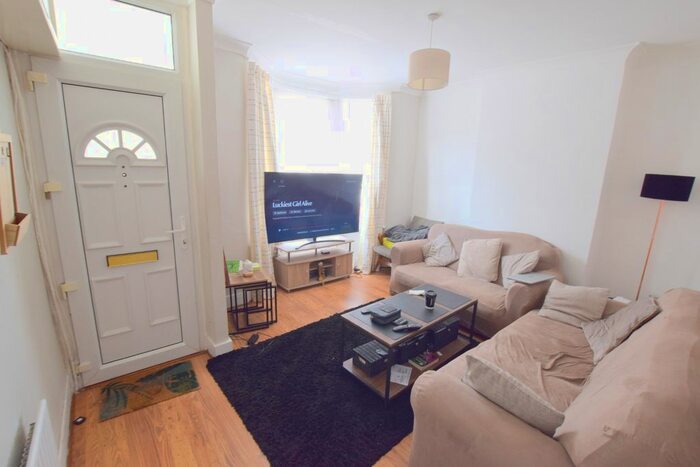 2 Bedroom Property To Rent In Hollybush Street, Plaistow, E13