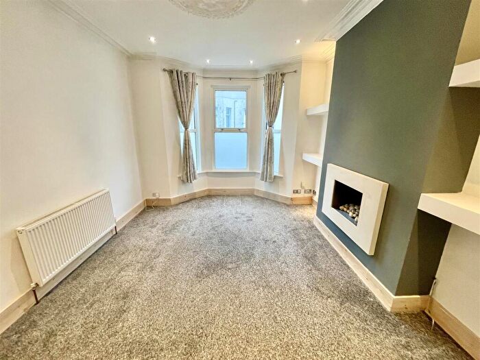 2 Bedroom Maisonette For Sale In St Judes, Plymouth, PL4