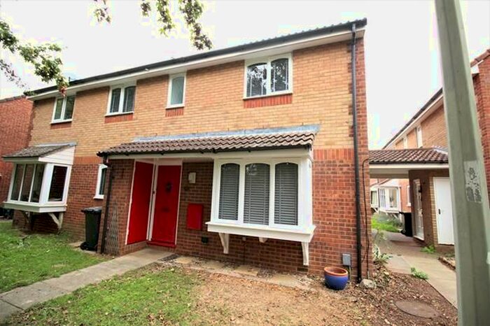 2 Bedroom Property To Rent In Honeysuckle Way, Bedford, MK41