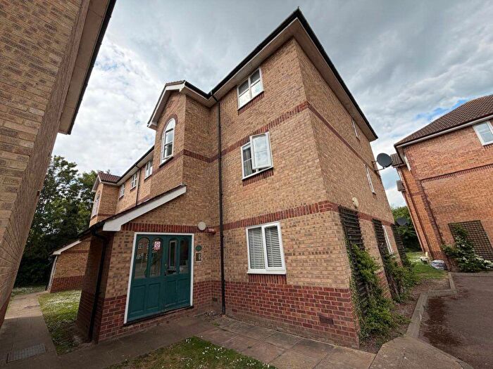 2 Bedroom Flat To Rent In Worcester Gardens, SL1