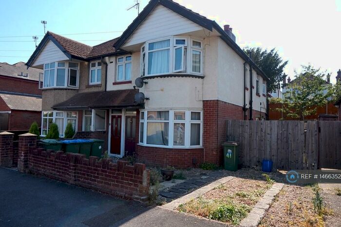 1 Bedroom Flat To Rent In Dawlish Avenue, Southampton, SO15