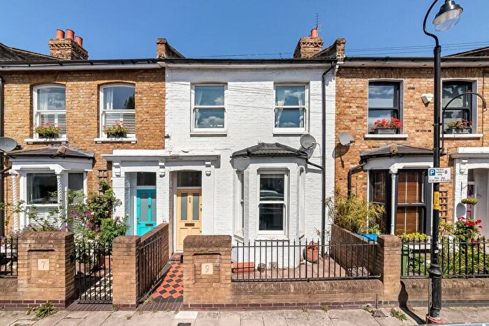 3 Bedroom House For Sale In Nigel Road, Peckham Rye, London, SE15