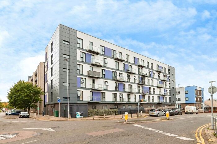 2 Bedroom Apartment For Sale In Swingate, Stevenage, SG1