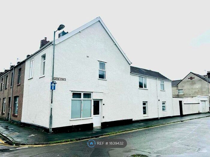 4 Bedroom Semi-Detached House To Rent In Clayton Street, Avonmouth, Bristol, BS11