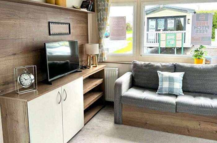 2 Bedroom Park Home For Sale In Stowford Farm Meadows, EX34