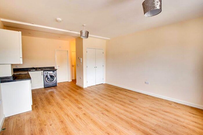 Flat To Rent In Lorne Road, Bath, BA2
