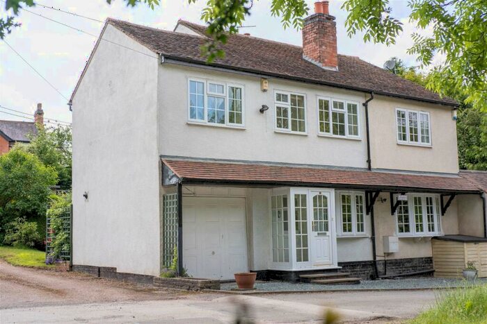 3 Bedroom Semi-Detached House For Sale In Scarfield Hill, Alvechurch, B48