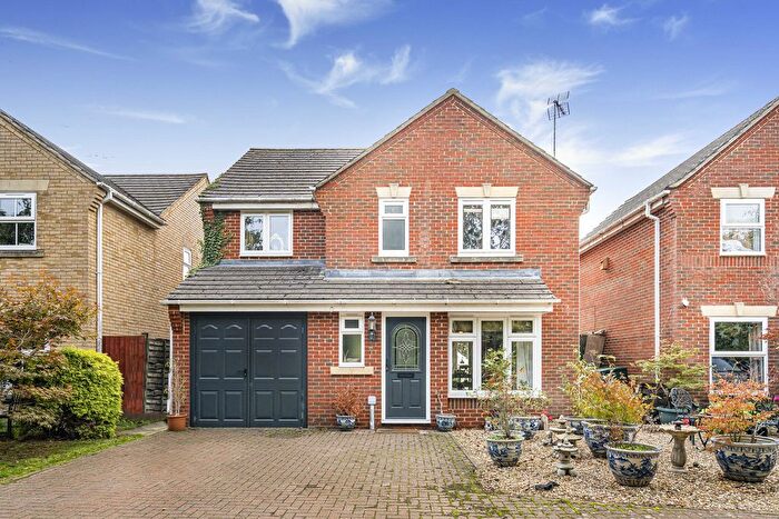 4 Bedroom Detached House For Sale In Clover Mead, Bicester, OX26