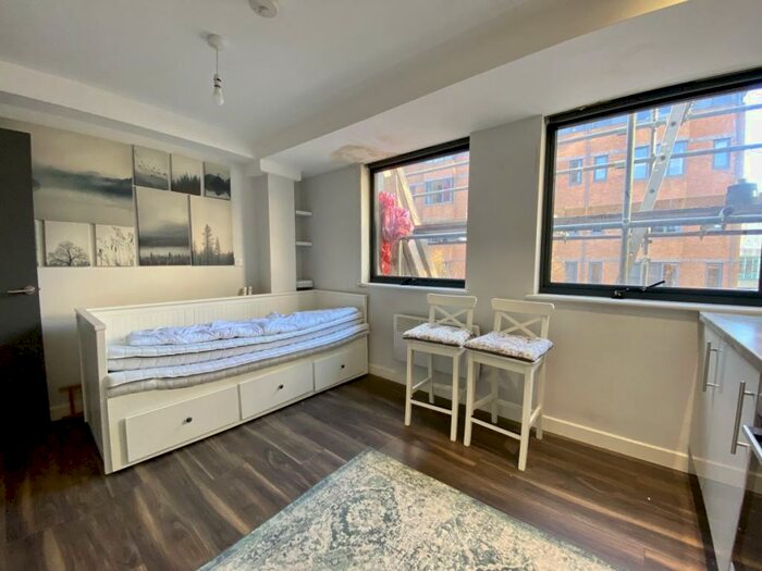 Flat To Rent In Junction Road, Harrow, HA1