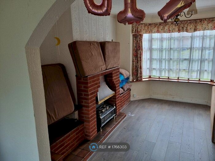 3 Bedroom Semi-Detached House To Rent In Newbridge Road, Birmingham, B9