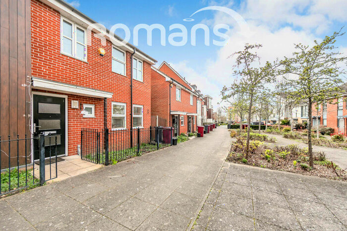 3 Bedroom Semi-Detached House To Rent In Puffin Way, Kennet Island, RG2