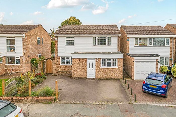 4 Bedroom Detached House For Sale In Knaves Acre, Headcorn, Ashford, TN27