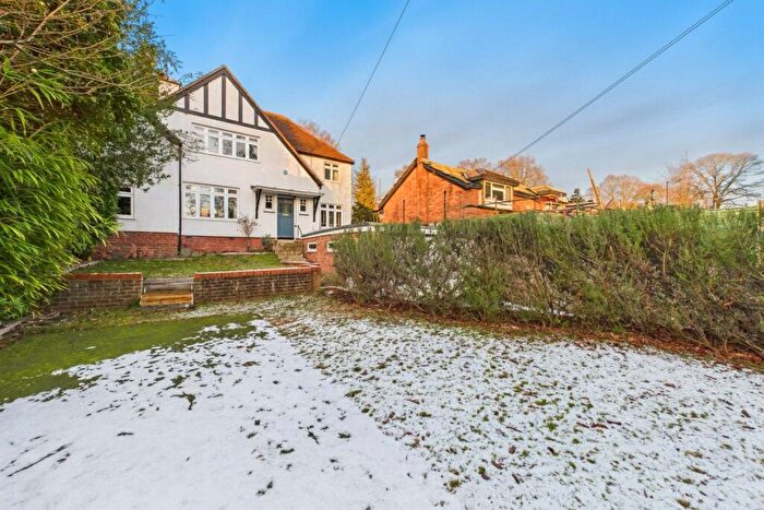 4 Bedroom Detached House To Rent In Pinehill Road, Crowthorne, Berkshire, RG45