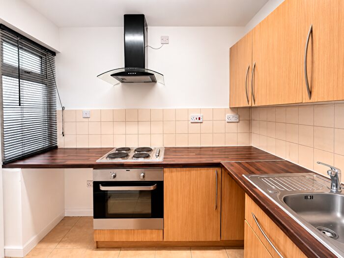 1 Bedroom Flat To Rent In Kettering Road, NN1