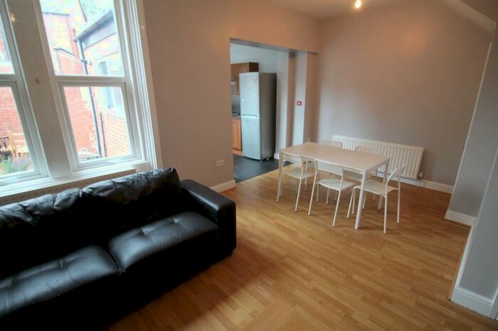 5 Bedroom Terraced House To Rent In Brentwood Gardens, Newcastle Upon Tyne, NE2