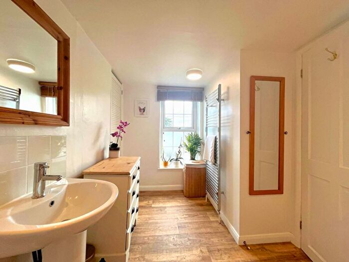 1 Bedroom Semi-Detached House For Sale In Days-Pottles Lane, Exminster, EX6