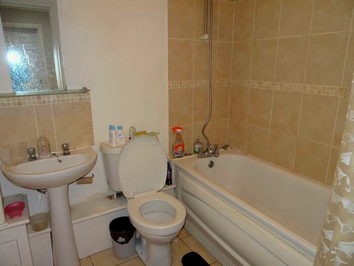2 Bedroom Flat To Rent In Balcombe Road, Haywards Heath, RH16