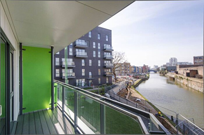 2 Bedroom Flat For Sale In Yeoman Court, Poplar, London, E14
