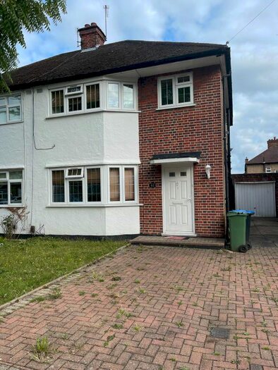 3 Bedroom Semi-Detached House To Rent In Boldmere Road, Pinner, HA5
