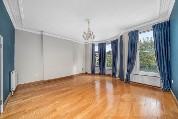 1 Bedroom Flat To Rent In St James's Gardens, Holland Park, W11