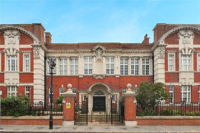 2 Bedroom Flat To Rent In Tutelage Court, College Terrace, Bow, London, E3