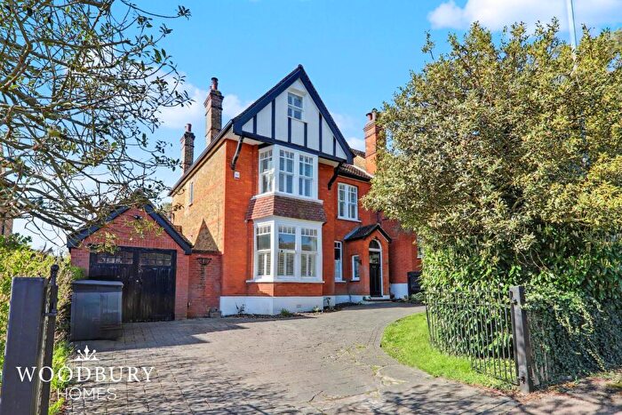 5 Bedroom Semi Detached House For Sale In Ollards Grove, Loughton, IG10